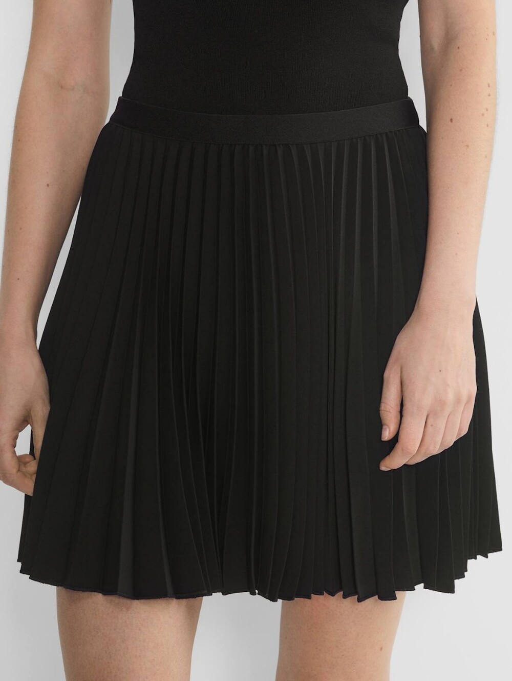 Aritzia Babaton Document Pleated Mate Satin Pleated Mini Skirt, Black